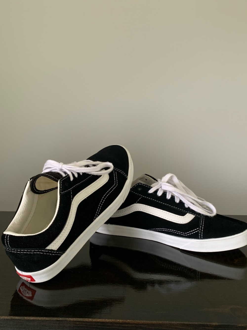 Vans Old Skool Black and White sueded Low-Top sneakers - Picture 3 of 12